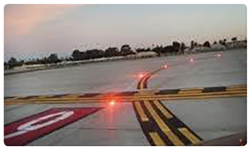 Runway Entrance Lights (REL).
